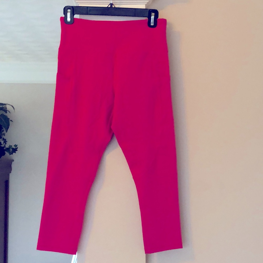 EUC ZYIA hot pink crop leggings with side pocket.